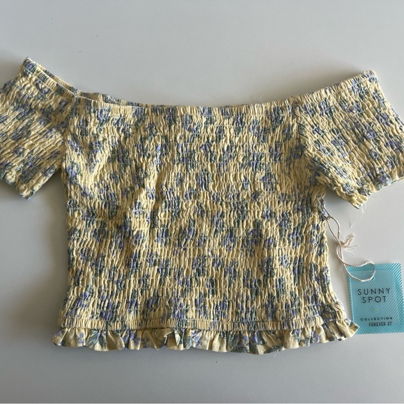Forever 21 Tops - floral crop top
